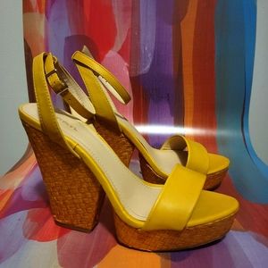7.5 Never worn Yellow Strappy Platform Sandals